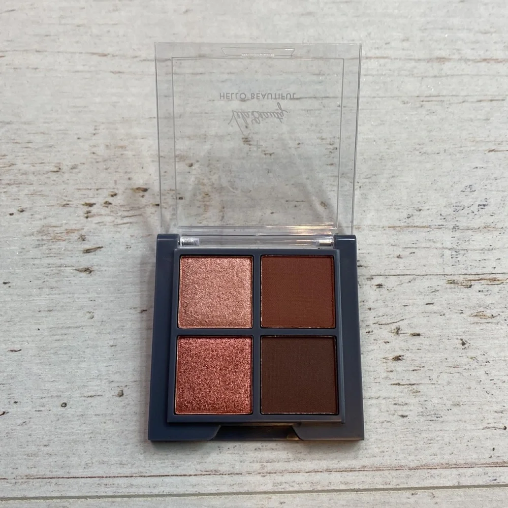 Chela + Vela Beauty Hello Beautiful Blushing Rose Eyeshadow Palette